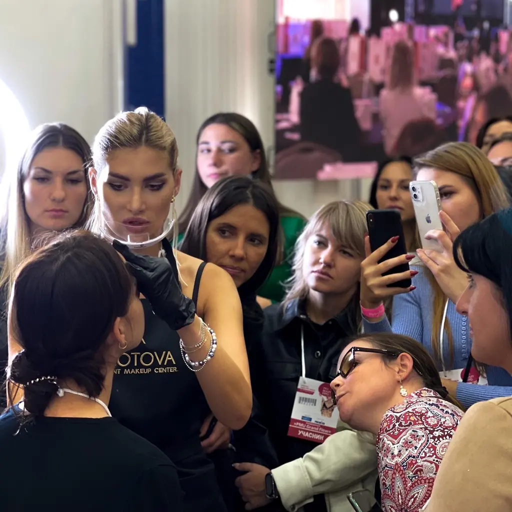 Anastasiia Zolotova teaching permanent makeup — 1 of 20