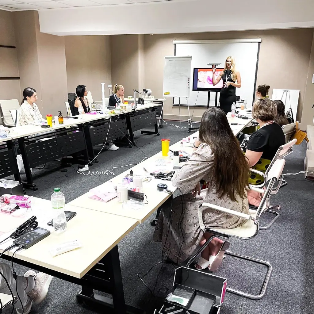 Anastasiia Zolotova teaching permanent makeup — 4 of 20