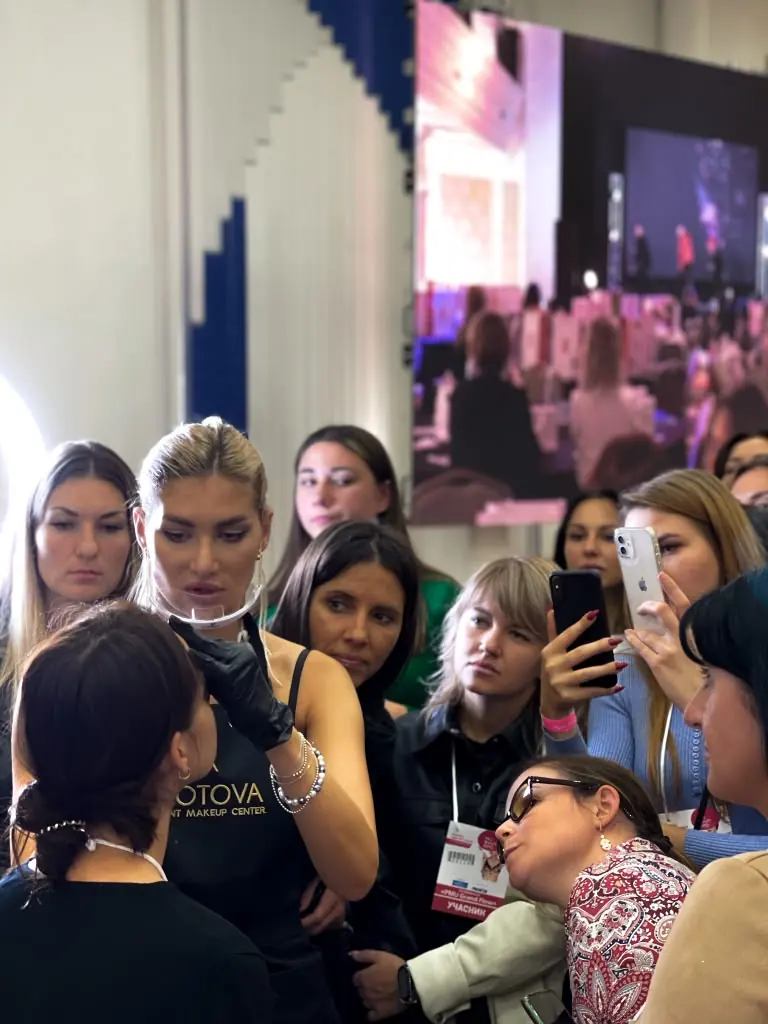 Anastasiia Zolotova teaching permanent makeup — 7 of 20