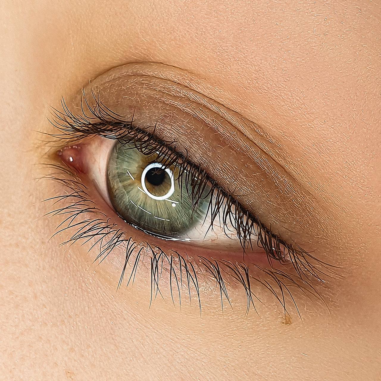 Permanent eyeliner by Anastasiia Zolotova