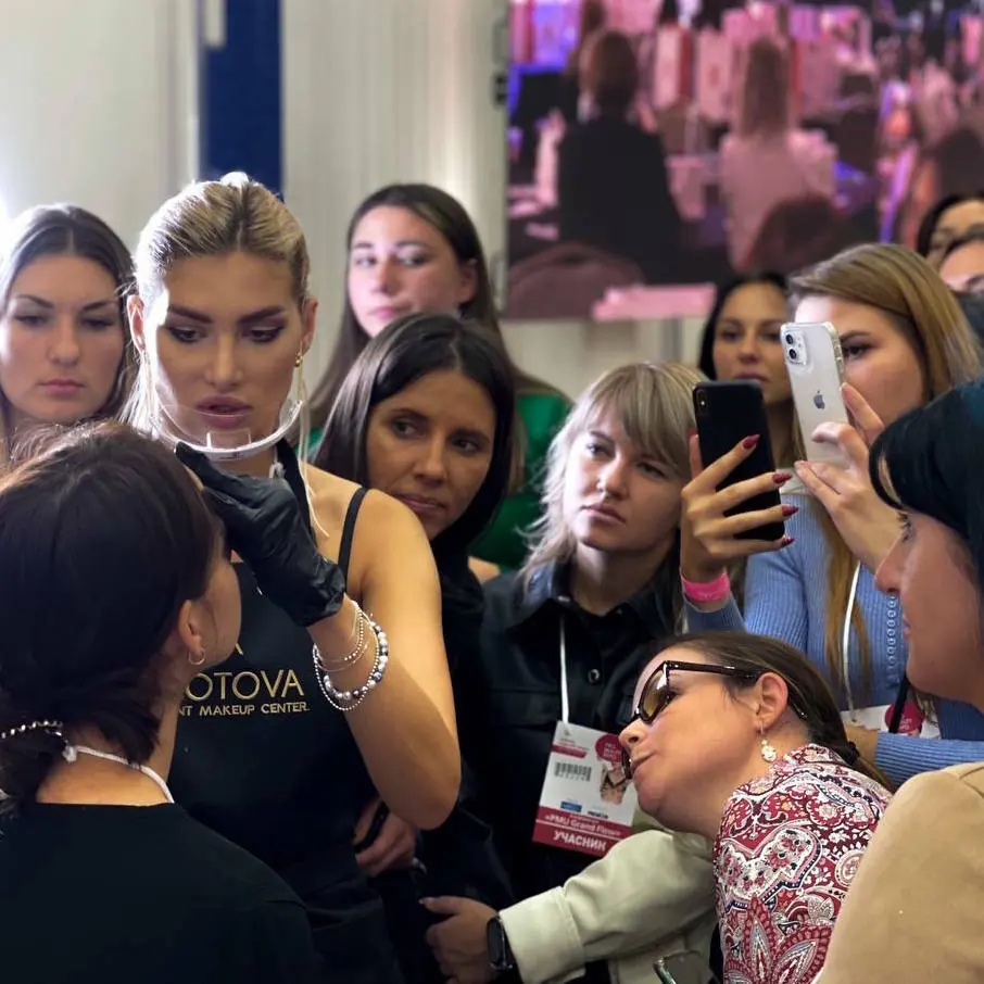 Anastasiia Zolotova teaching permanent makeup — 1 of 13