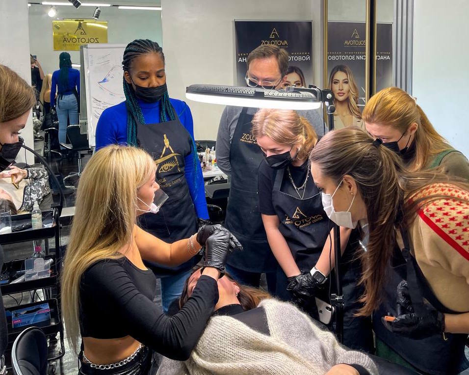 Anastasiia Zolotova teaching permanent makeup — 8 of 13