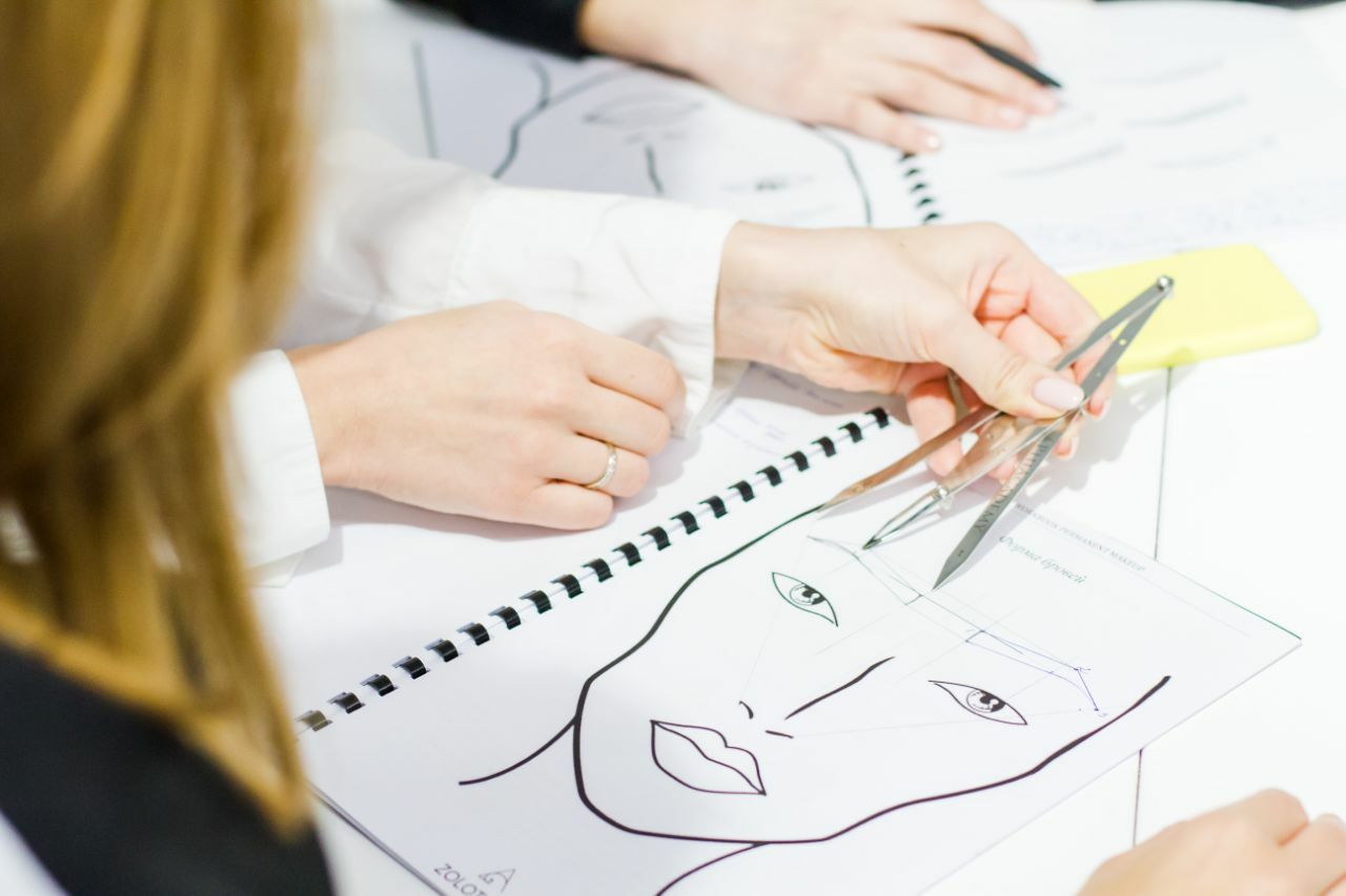 Anastasiia Zolotova teaching permanent makeup — 10 of 13