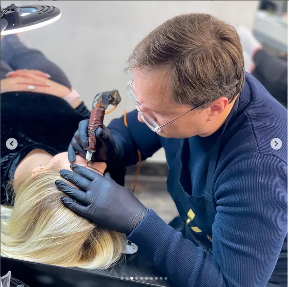 Anastasiia Zolotova teaching permanent makeup — 12 of 13