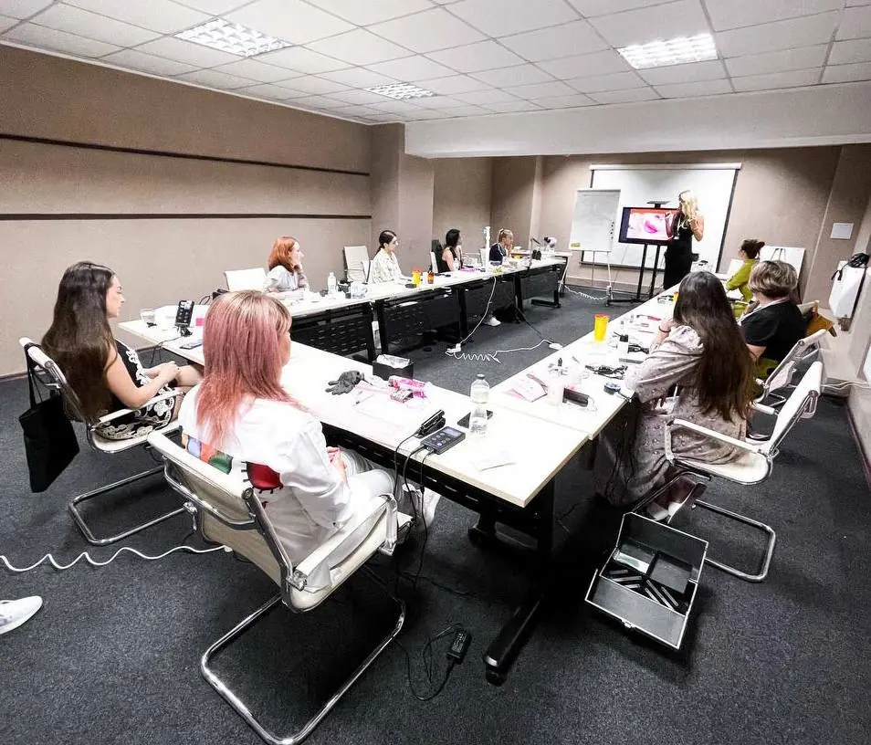Anastasiia Zolotova teaching permanent makeup — 3 of 13